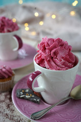 Erdbeercreme Törtchen in der Tasse