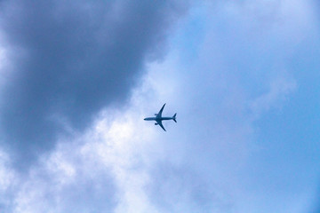 Fototapeta na wymiar 飛行機と雲