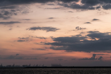 Obraz premium Scenic Sunset Sky and Cloudy Sky over Dubai , United Arab Emirates