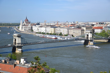 Obraz premium Landmark Szechenyi Chain Bridge in Budapest