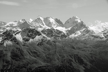 Fototapeta na wymiar Swiss Alps: Snowmountain-Panorama from Julier in the upper Engadin.