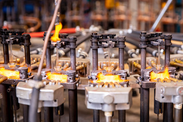 Gas burner conveyor for assembly and manufacture of electric glass lamps, soldering docking of...