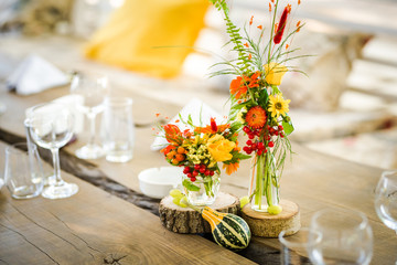 Beautiful autumn colored taable decoration for a special event. Fresh flower table decoration.
