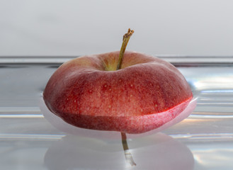 Apfel im Wasser