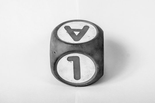 Cubo con letra y n&uacute;mero