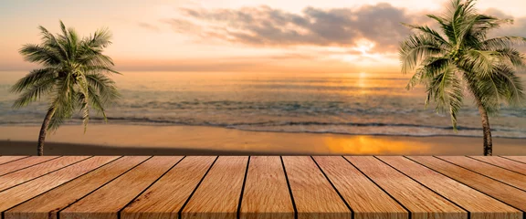 Fotobehang lange houten tafel met strandlandschap wazige achtergrond © sirawut