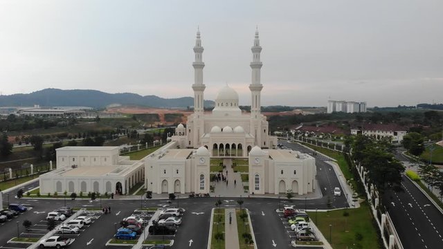 Aerial view of Seremban&rsquo;s latest attraction, Masjid Sri Sendayan, has won praises from the public for its elegant and artistic Islamic architecture 