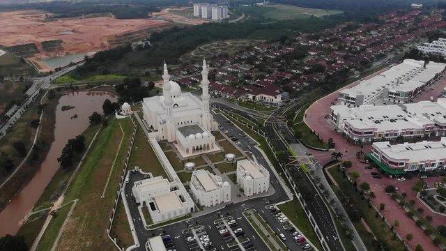 Aerial view of Seremban&rsquo;s latest attraction, Masjid Sri Sendayan, has won praises from the public for its elegant and artistic Islamic architecture 