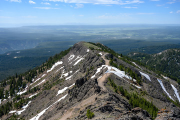 Fototapeta na wymiar Trail along ridge with Lamar Valley in background