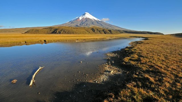volc&aacute;n cotopaxi in slow motion