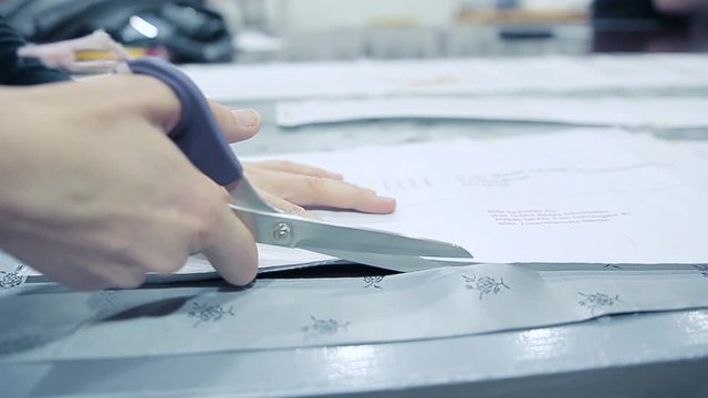 Sewing, sewing lessons, hobby, tailoring.  N&auml;hen lernen, N&auml;hkurse, Hobby, Schneiderkurse. FHD. H264. 25fps.