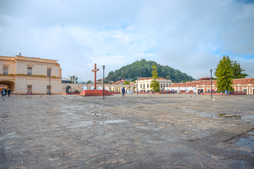 Fototapeta na wymiar Downtown of San Cristóbal de las Casas in Chiapas. Colorful Mexican town with mountains in the background and on a cloudy day