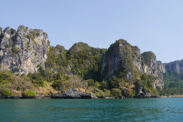 Naklejka premium Felsenküste Ao Nang bei Krabi