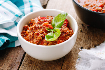 beef with vegetables in tomato sauce