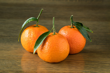 Fresh tangerine mandarin oranges on a wooden plate
