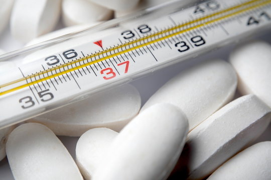 A seconda della propriet&agrave; usata, i termometri sfruttano il principio zero della termodinamica oppure altre propriet&agrave; macroscopiche che sfruttano relazioni con la temperatura.