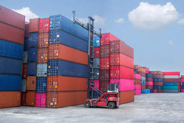 Container handlers Loading containers stored on stacks. Related to import and export