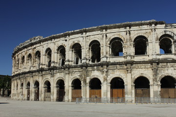 Fototapeta na wymiar Anfiteatro romano de Nimes (Francia). Plaza de toros.