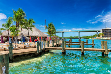 Obraz premium Florida keys resort and pier with palm trees on sunny beach.