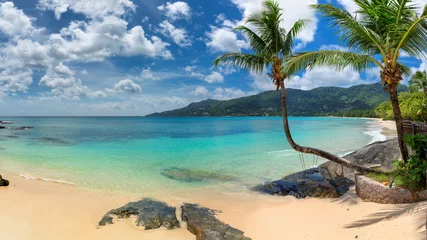 Fototapete Rund Tropischer Strandpanoramablick auf Exotik auf den Seychellen, Beau Vallon Beach, Insel Mahe. © lucky-photo
