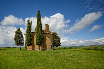Fototapeta na wymiar Vitaleta Chapel, Tuscany landscape