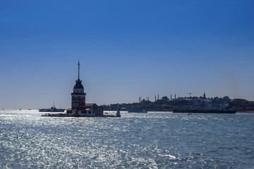 Fototapeta premium Maiden Tower Tower of Leandros, Turkish: Kiz Kulesi at sunset on the entrance to Bosporus Strait in Istanbul, Turkey