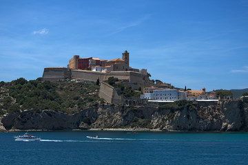 Fototapeta na wymiar Fortaleza de Ibiza, España. De estilo renacentista consta de siete baluartes y tiene un perímetro de 1 800 metros