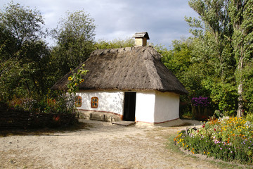 Fototapeta na wymiar old house in Ukrainian village