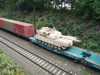 Transport wojskowy czołgów Abrams, Olsztyn, Polska - obrazy, fototapety, plakaty