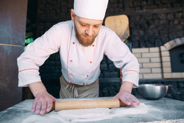 Knead the dough with the ingredients.