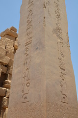 HIÉROGLYPHES OBÉLISQUE TEMPLE DE KARNAK LOUXOR EGYPTE