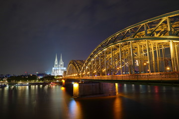 Fototapeta na wymiar Cologne Cathedral, Hohenzollern Bridge and Rhine River at night