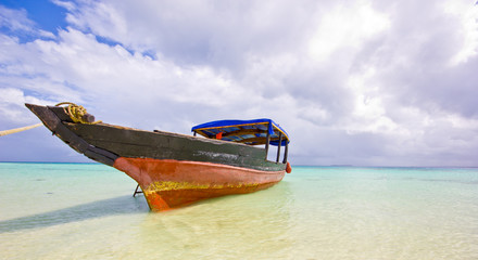 caicco sulla spiaggia