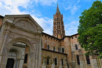 Fototapeta na wymiar Basilica of Saint Sernin and its steeple in Toulouse, France
