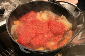 ダッチオーブン　鶏の丸焼き　