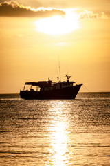 Atardecer en lal playas de Santa Marta Magdalena, en Colombia, atardecer de colores 