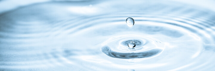 Fototapeta na wymiar Water drop splash, droplet of falling water