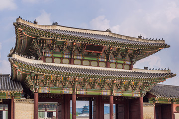 Naklejka premium Gyeongbokgung Palace grounds in Seoul, South Korea