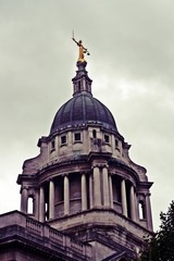 Fototapeta na wymiar Cúpula del Tribunal Penal Central (Central Criminal Court) de Londres, Reino Unido.