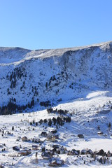 Fototapeta na wymiar View of the mountain and ski center