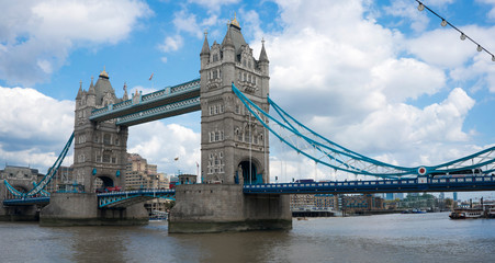 Tower Bridge nad tamizą w londynie - obrazy, fototapety, plakaty