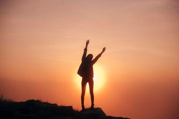 Fototapeta premium silhouette of a man in the mountains at sunrise, fitness