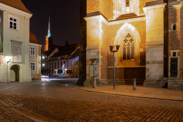 Plac katedralny we Wrocławiu nocą