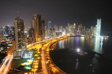 Fototapeta na wymiar Panama City de nuit