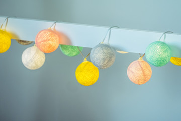 Guirlandes de boules lumineuse à suspendre