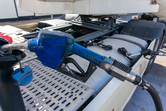 Repostando adblue y gasoil en el camion