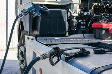 Repostando adblue y gasoil en el camion