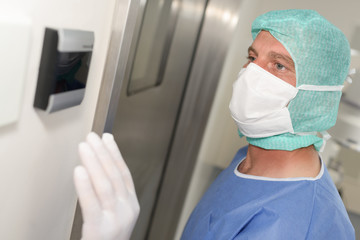 Fototapeta na wymiar a surgeon entering operation theatre