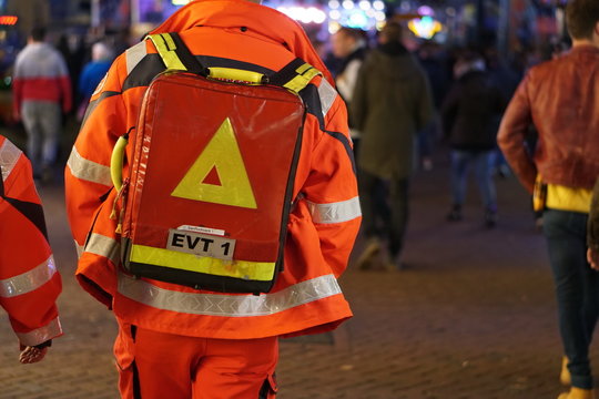 Sanit&auml;ter auf Volksfest im Einsatz