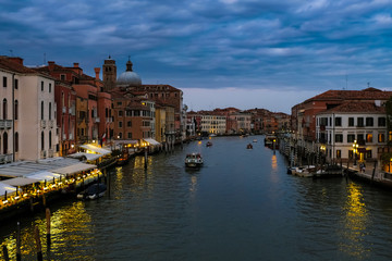 Fototapeta na wymiar ベネチア 夜景 スカルツィ橋から